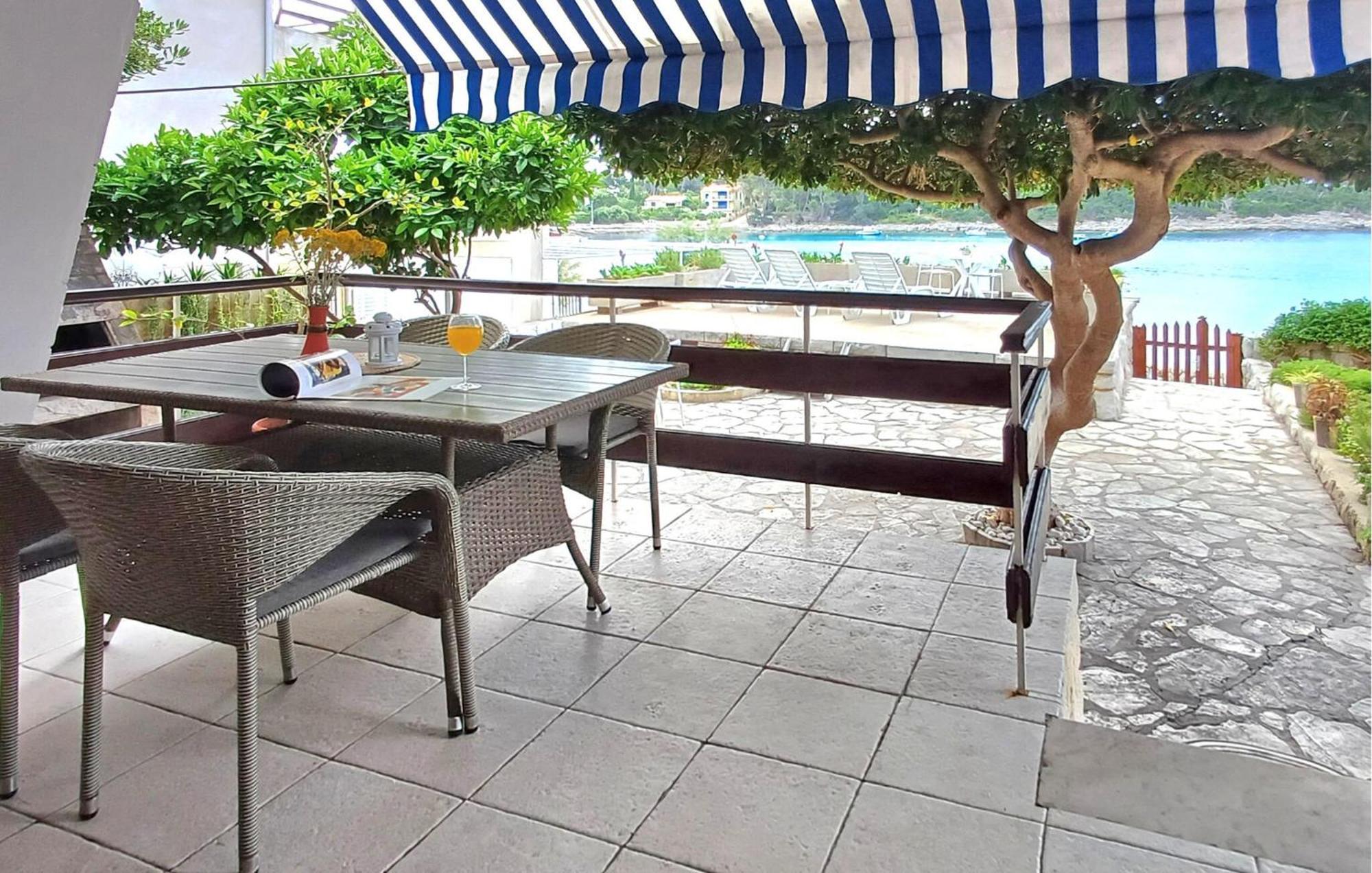 Pet Friendly Home In Blato With Kitchen Eksteriør billede